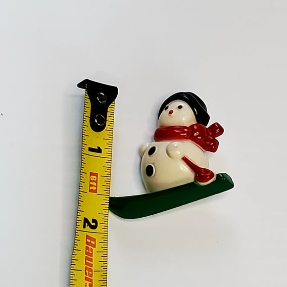 Vtg Avon Snowman Skiing Brooch Pin Winter Holiday Christmas 1.5" Made Hong Kong - Picture 3 of 4